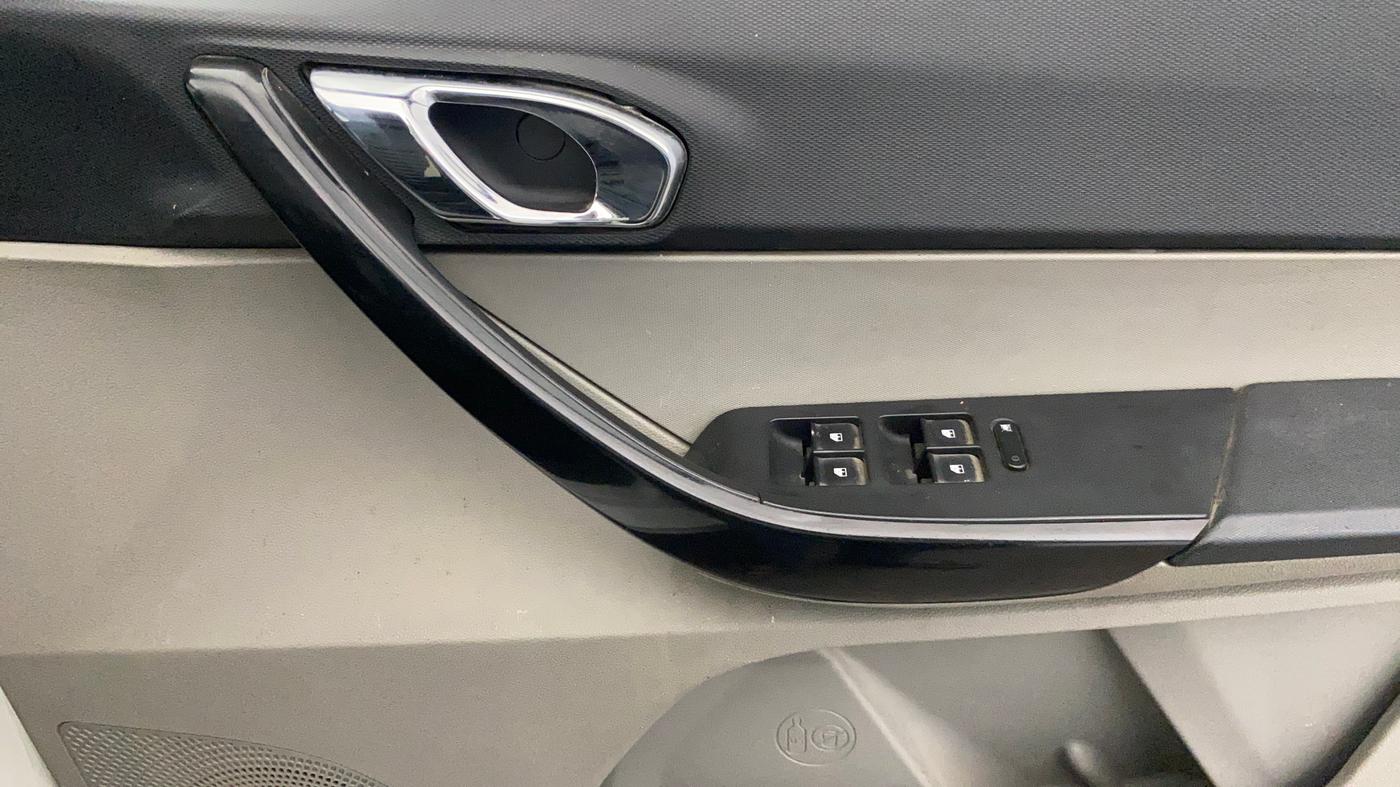 2017 Tata Tiago XZA PETROL, Petrol, Automatic, 79,891 km, Driver Side Door Panels Control