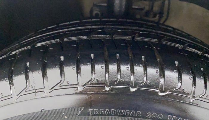 2018 Volkswagen Ameo HIGHLINE PLUS 1.5L AT 16 ALLOY, Diesel, Automatic, 35,770 km, Left Front Tyre Tread