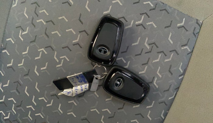 2020 Tata TIGOR XZ PLUS PETROL, Petrol, Manual, 15,146 km, Key Close Up