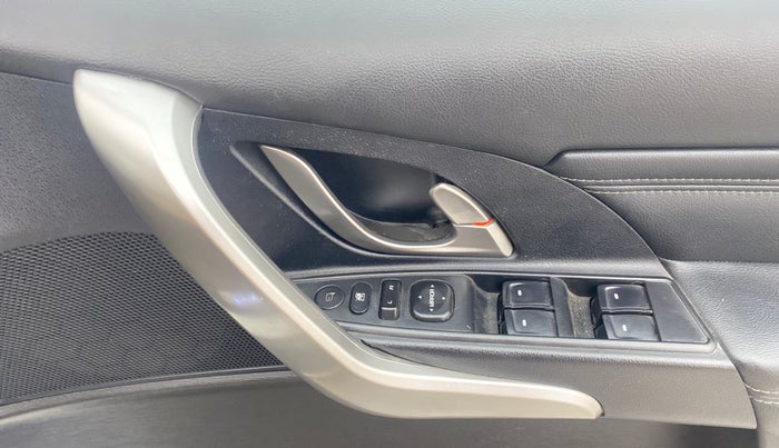2018 Mahindra XUV500 W11, Diesel, Manual, 55,566 km, Driver Side Door Panels Control