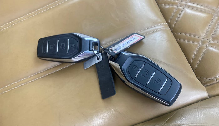 2018 Mahindra XUV500 W11, Diesel, Manual, 55,566 km, Key Close Up