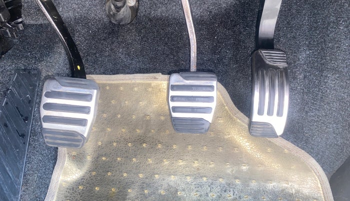 2018 Mahindra XUV500 W11, Diesel, Manual, 55,566 km, Pedals