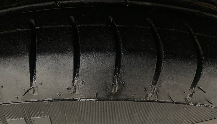 2020 Maruti Swift VXI AMT, Petrol, Automatic, 76,457 km, Right Front Tyre Tread