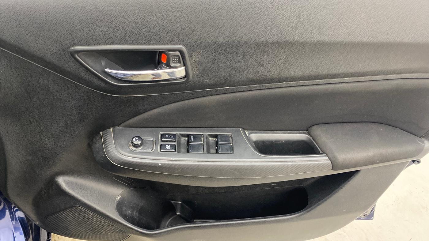 2020 Maruti Swift VXI AMT, Petrol, Automatic, 76,457 km, Driver Side Door Panels Control