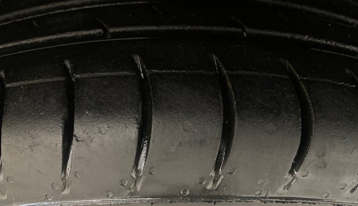 2020 Maruti Swift VXI AMT, Petrol, Automatic, 76,457 km, Left Front Tyre Tread