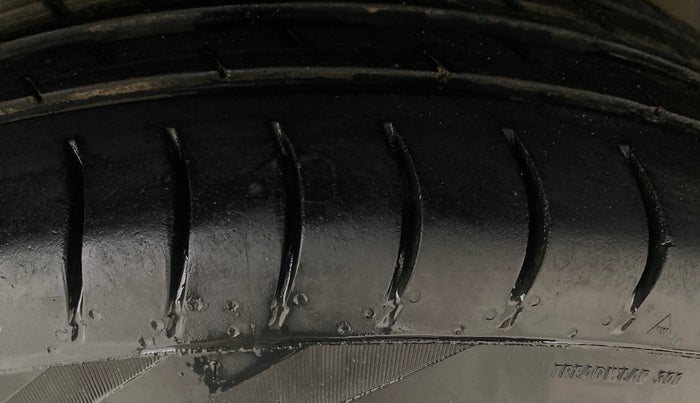 2020 Maruti Swift VXI AMT, Petrol, Automatic, 76,457 km, Right Rear Tyre Tread