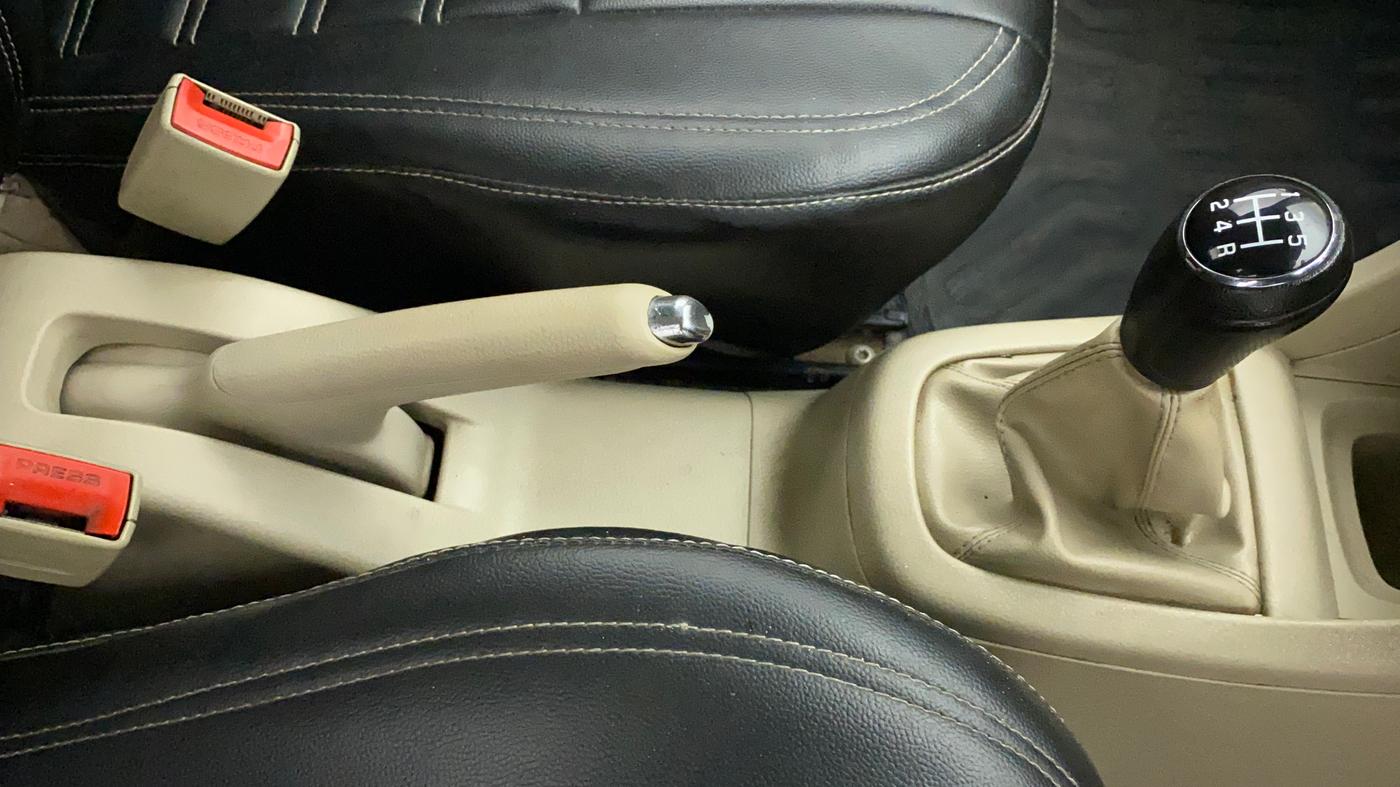 2016 Maruti Swift Dzire VDI ABS, Diesel, Manual, 1,05,283 km, Gear Lever