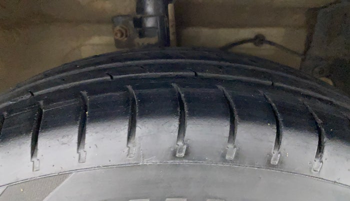 2016 Maruti Swift Dzire VDI ABS, Diesel, Manual, 1,05,283 km, Right Front Tyre Tread