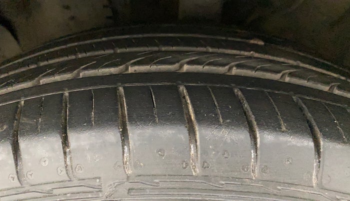 2018 Hyundai Creta SX 1.6 DIESEL, Diesel, Manual, 1,28,516 km, Left Front Tyre Tread