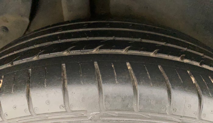 2018 Hyundai Creta SX 1.6 DIESEL, Diesel, Manual, 1,28,516 km, Right Rear Tyre Tread