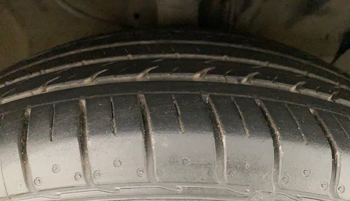 2018 Hyundai Creta SX 1.6 DIESEL, Diesel, Manual, 1,28,516 km, Right Front Tyre Tread