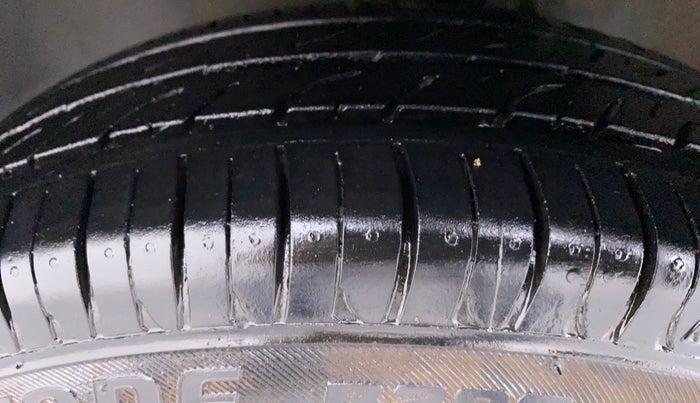 2018 Maruti Alto 800 LXI, Petrol, Manual, 79,164 km, Left Front Tyre Tread