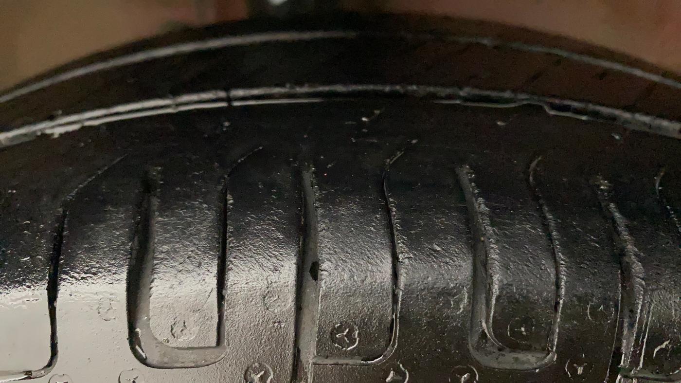 2012 Maruti Wagon R 1.0 LXI, Petrol, Manual, 63,376 km, Right Front Tyre Tread