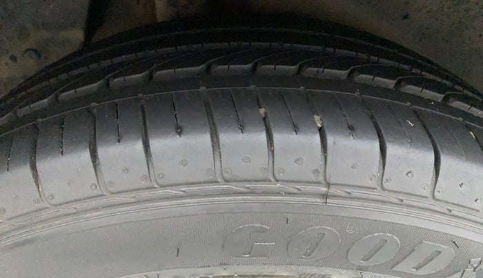 2016 Hyundai Creta SX PLUS AT 1.6 PETROL, Petrol, Automatic, 74,364 km, Right Rear Tyre Tread