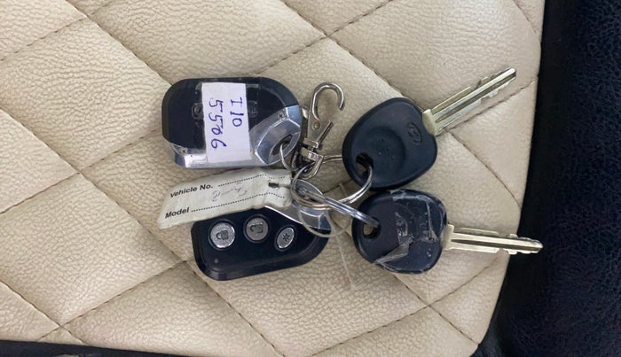 2013 Hyundai i10 MAGNA 1.1, Petrol, Manual, 46,735 km, Key Close Up