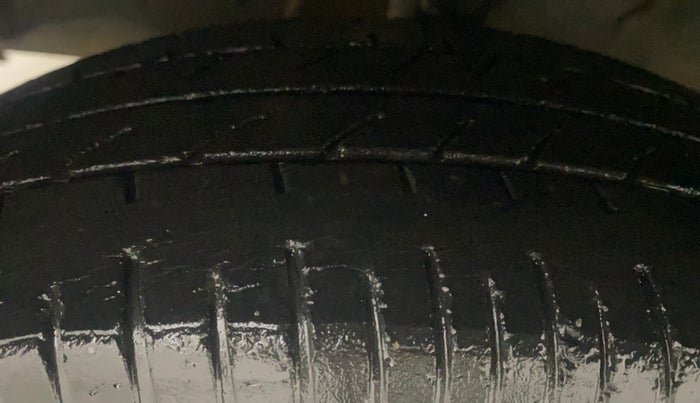 2013 Hyundai i10 MAGNA 1.1, Petrol, Manual, 46,735 km, Left Front Tyre Tread