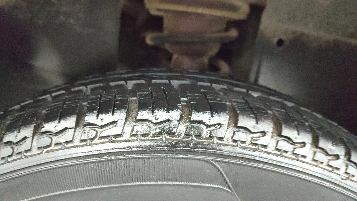 2014 Tata Nano TWIST XT, Petrol, Manual, 15,105 km, Right Rear Tyre Tread