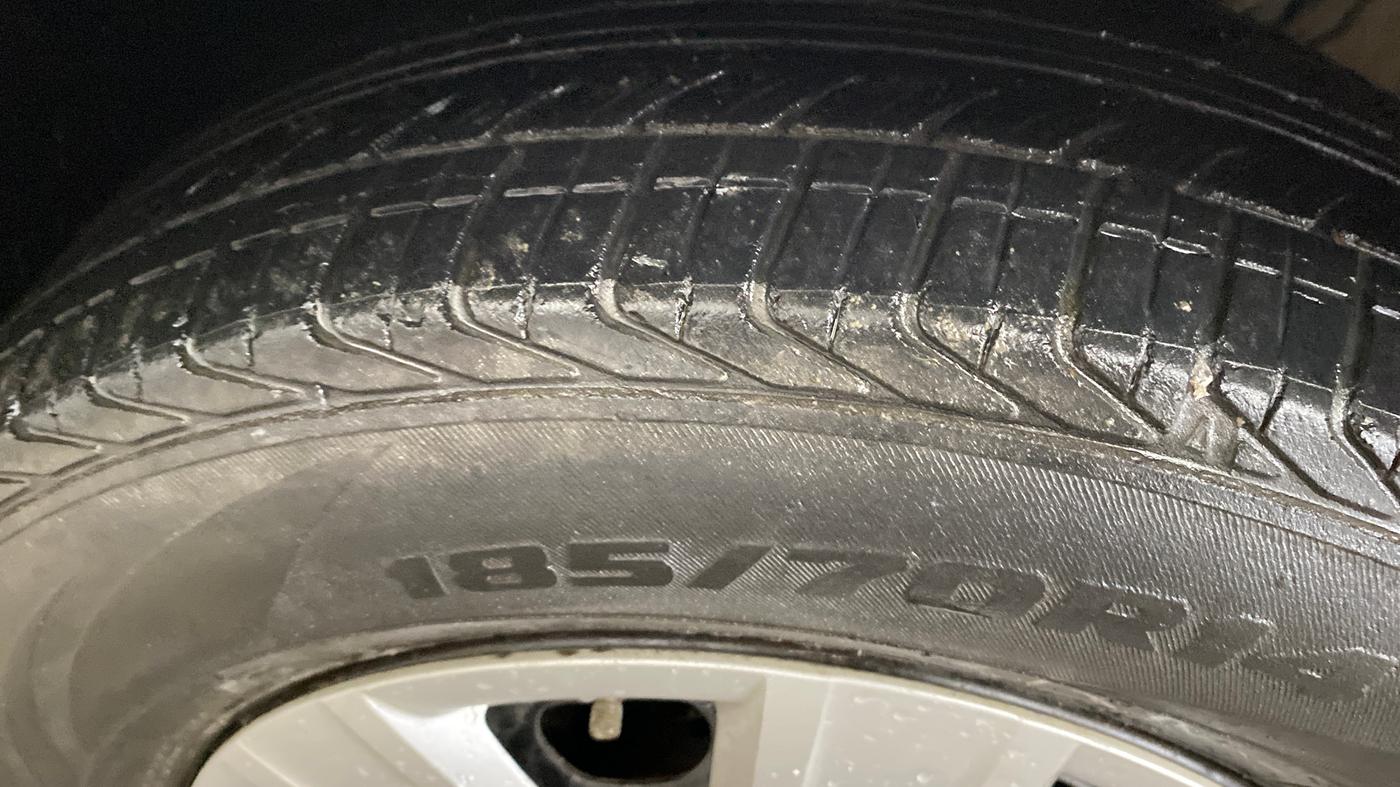 2021 Volkswagen Polo TRENDLINE 1.0L, Petrol, Manual, 57,960 km, Left Front Tyre Tread