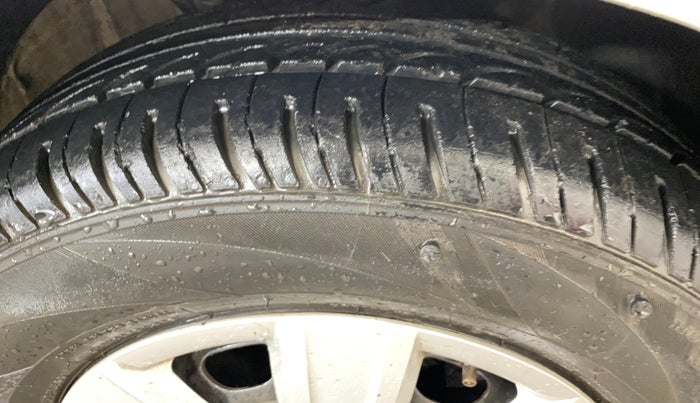 2021 Volkswagen Polo TRENDLINE 1.0L, Petrol, Manual, 57,229 km, Right Front Tyre Tread