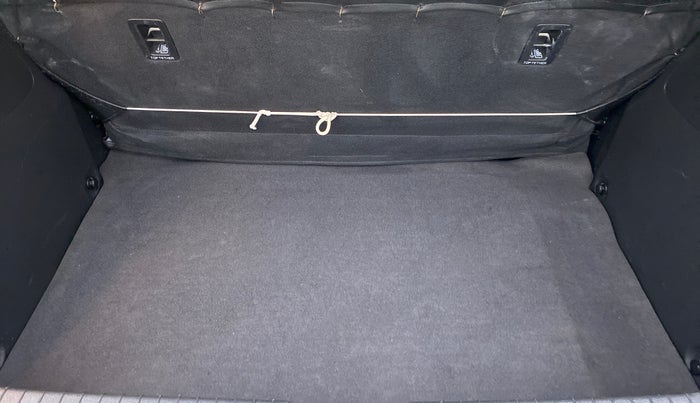 2018 Hyundai Elite i20 ASTA 1.2 (O), Petrol, Manual, 22,543 km, Boot Inside