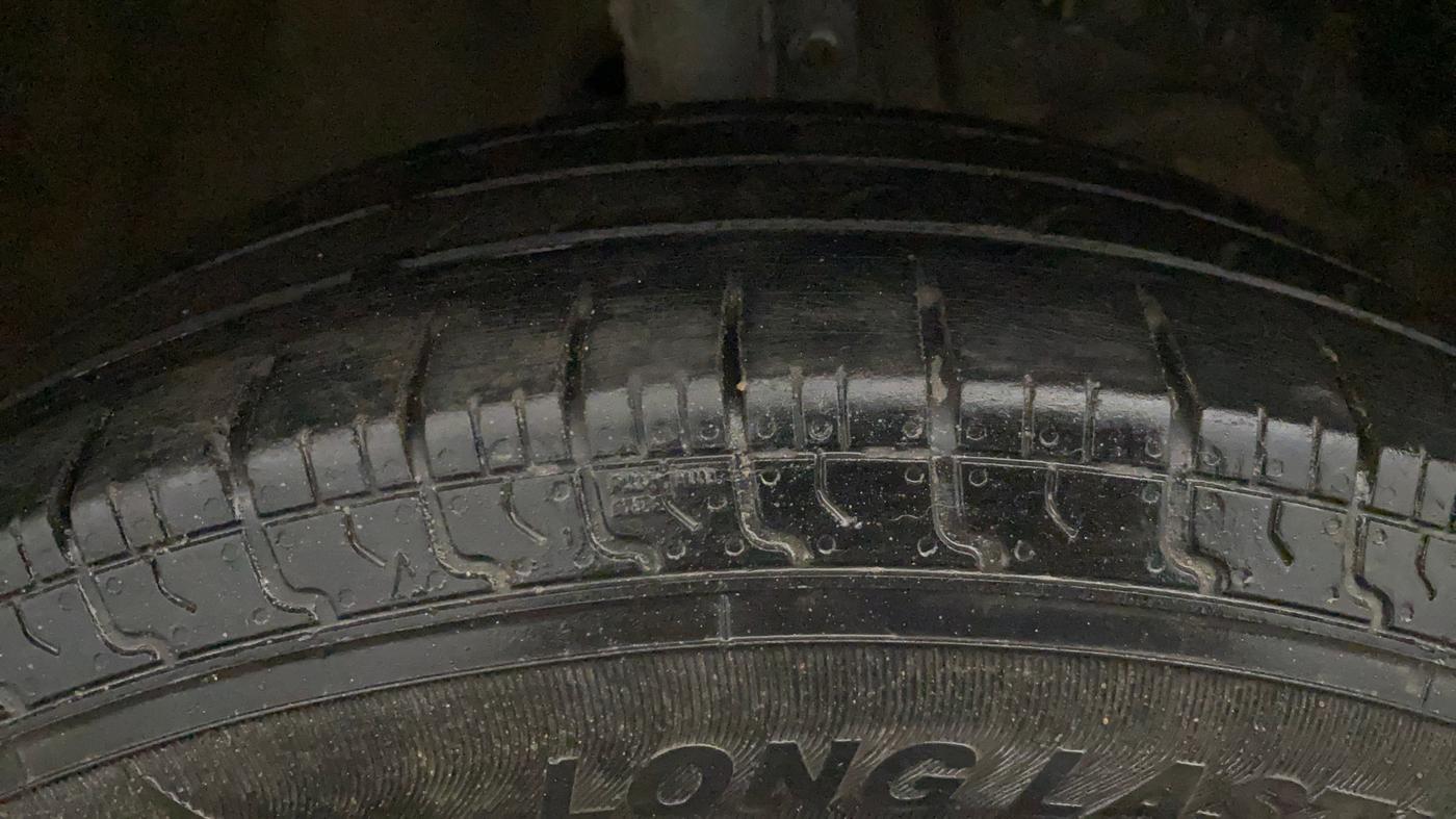 2018 Maruti Swift LXI, Petrol, Manual, 1,19,315 km, Right Front Tyre Tread