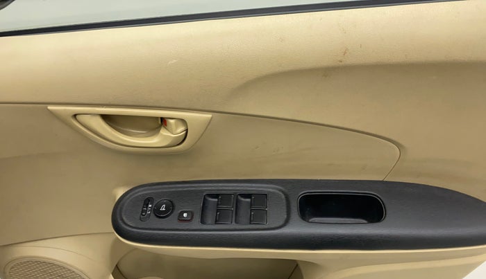 2014 Honda Amaze 1.2L I-VTEC S, Petrol, Manual, 35,511 km, Right front window switch / handle - Power window makes minor noise