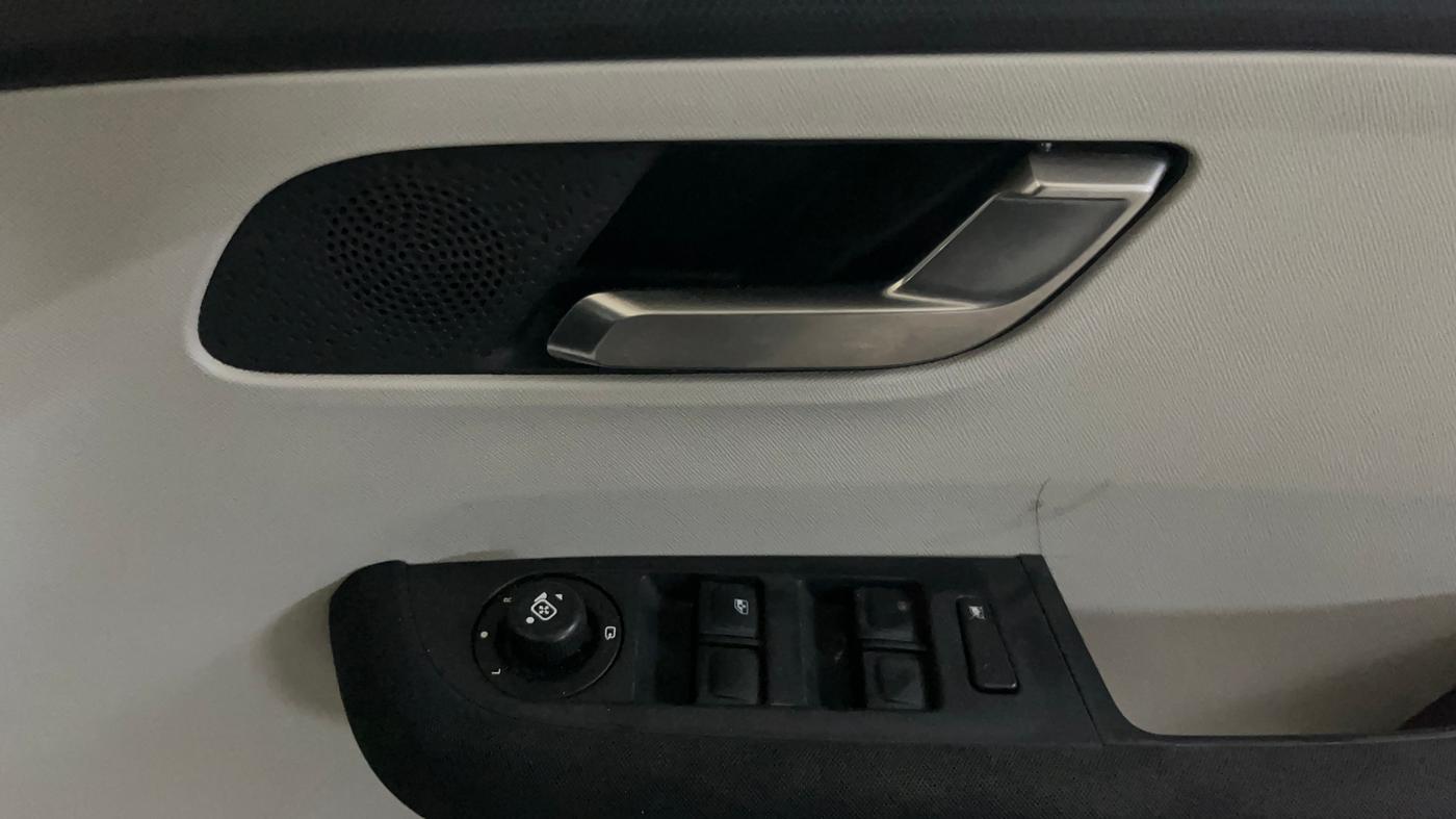 2023 Tata ALTROZ XZA PLUS, Petrol, Automatic, 82,235 km, Driver Side Door Panels Control