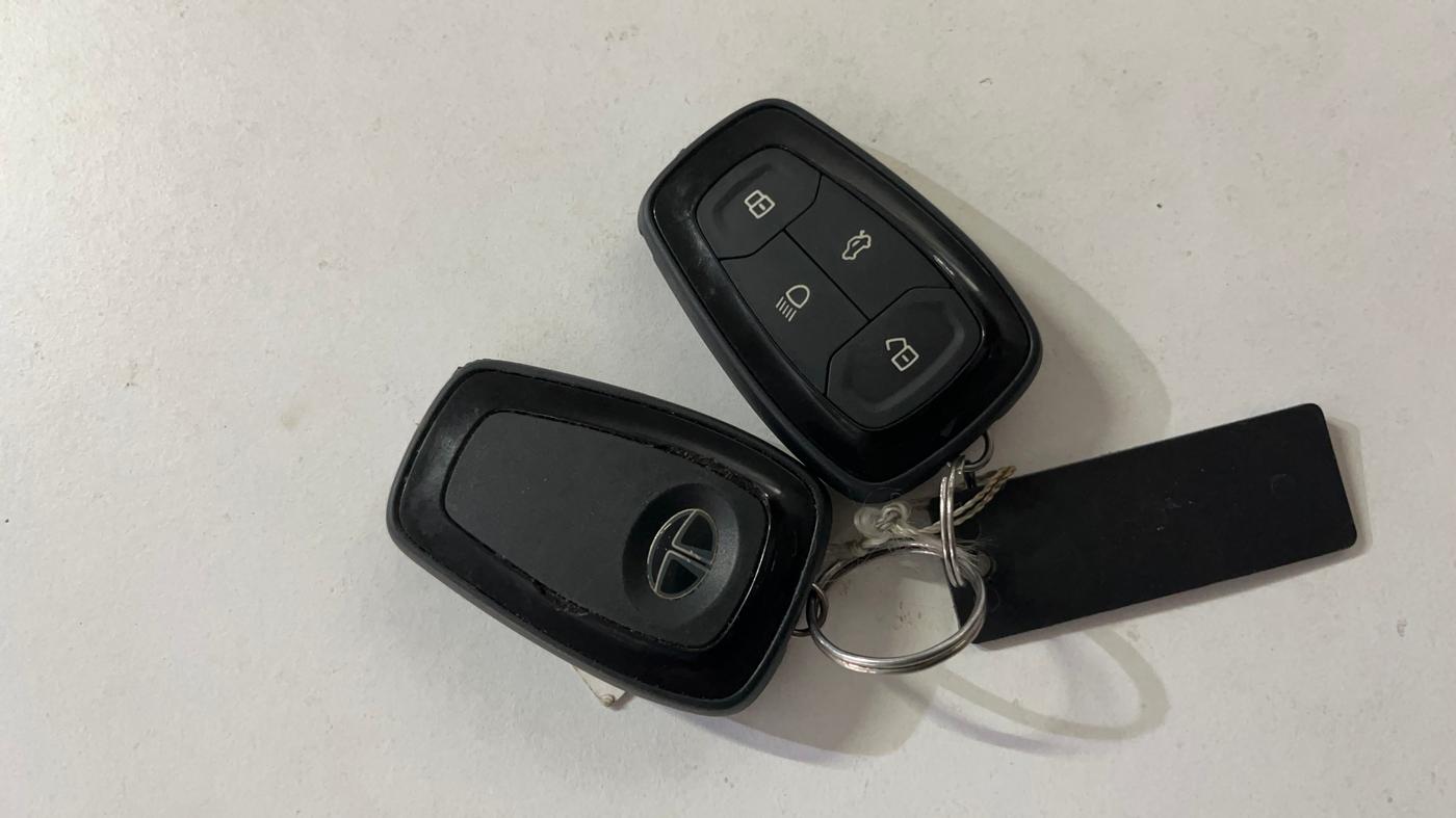 2023 Tata ALTROZ XZA PLUS, Petrol, Automatic, 82,235 km, Key Close Up