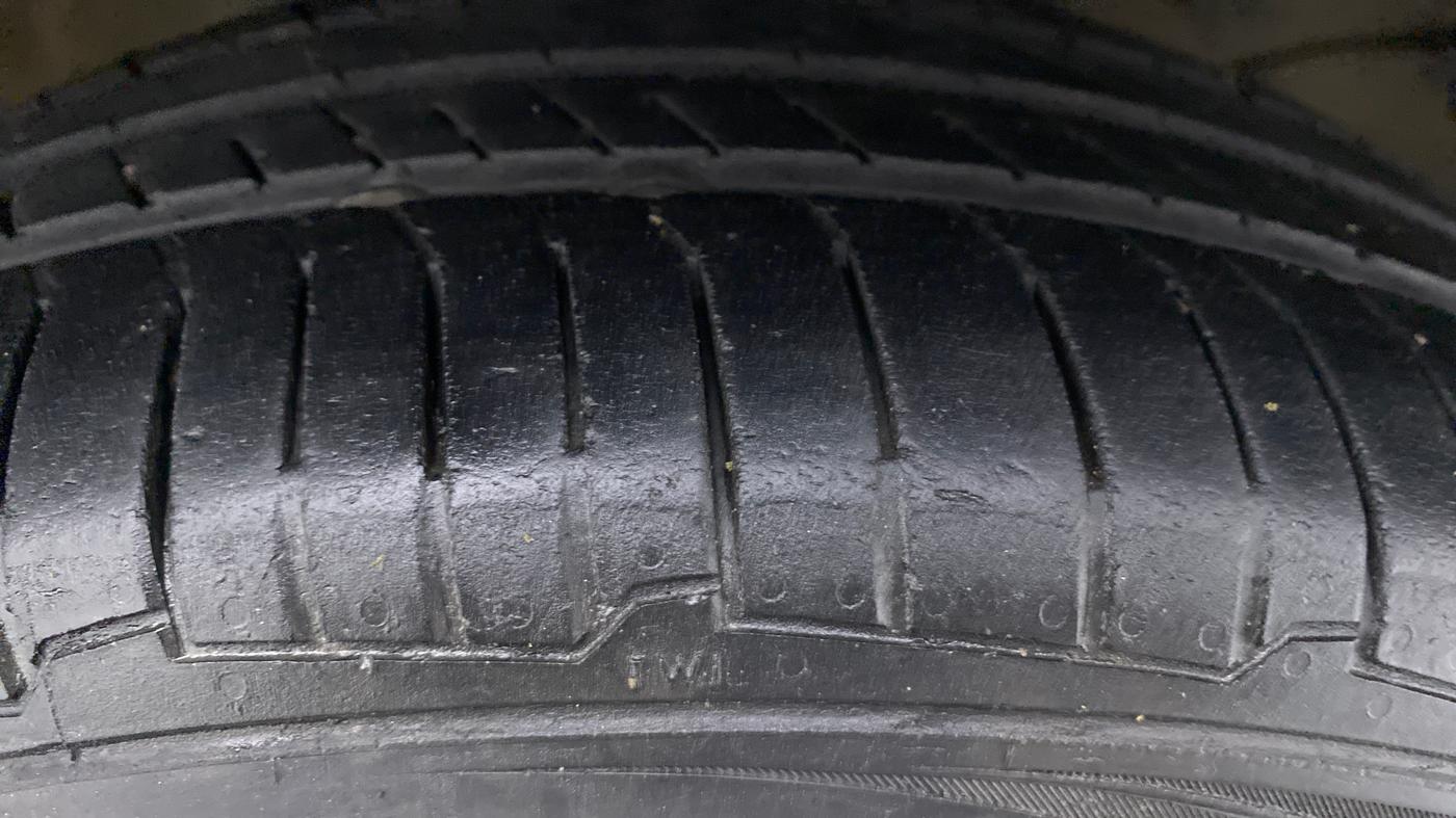 2014 Honda Brio S MT, Petrol, Manual, 75,299 km, Right Front Tyre Tread