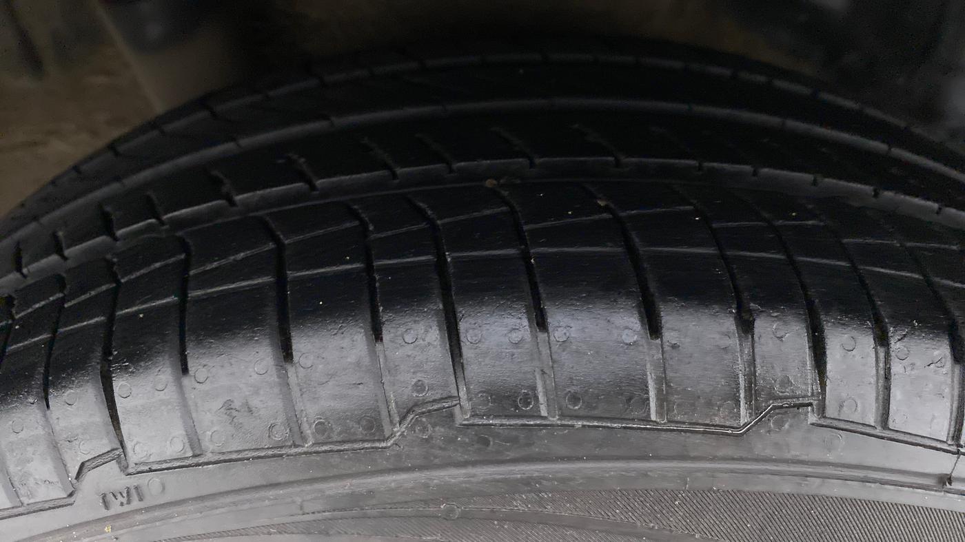 2014 Honda Brio S MT, Petrol, Manual, 75,299 km, Right Rear Tyre Tread