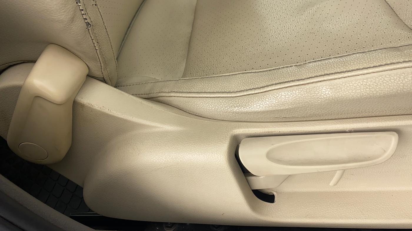 2014 Volkswagen Vento HIGHLINE PETROL, Petrol, Manual, 89,614 km, Driver Side Adjustment Panel