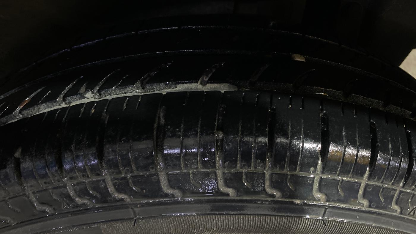 2014 Maruti Swift Dzire VXI, Petrol, Manual, 60,371 km, Left Rear Tyre Tread