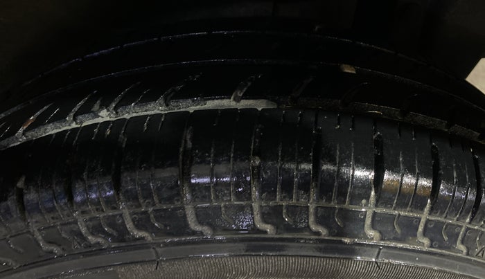2014 Maruti Swift Dzire VXI, Petrol, Manual, 60,371 km, Left Rear Tyre Tread