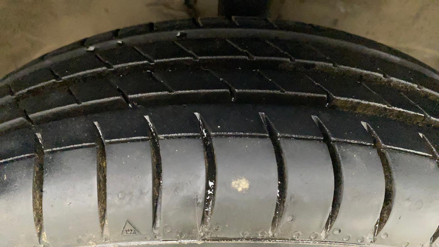 2014 Maruti Wagon R 1.0 VXI, Petrol, Manual, 97,752 km, Right Front Tyre Tread