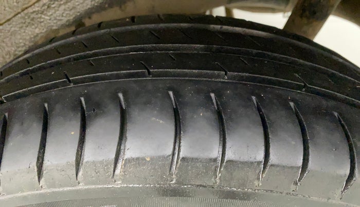 2014 Maruti Wagon R 1.0 VXI, Petrol, Manual, 97,752 km, Left Rear Tyre Tread