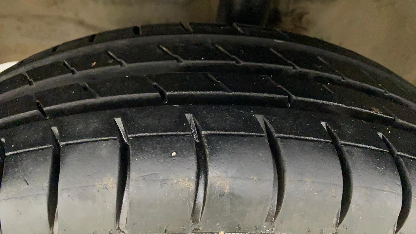 2014 Maruti Wagon R 1.0 VXI, Petrol, Manual, 97,752 km, Left Front Tyre Tread