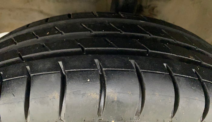 2014 Maruti Wagon R 1.0 VXI, Petrol, Manual, 97,752 km, Left Front Tyre Tread