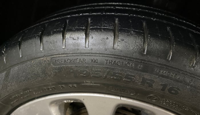 2017 Maruti Baleno ALPHA PETROL 1.2, Petrol, Manual, 33,581 km, Right Front Tyre Tread