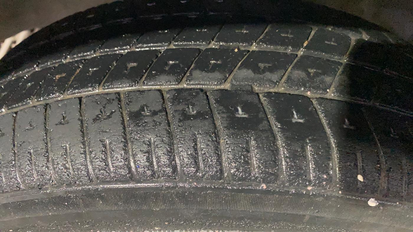2016 Maruti Wagon R 1.0 VXI AMT, Petrol, Automatic, 80,046 km, Left Front Tyre Tread