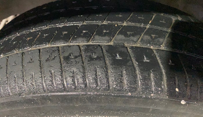 2016 Maruti Wagon R 1.0 VXI AMT, Petrol, Automatic, 80,046 km, Left Front Tyre Tread