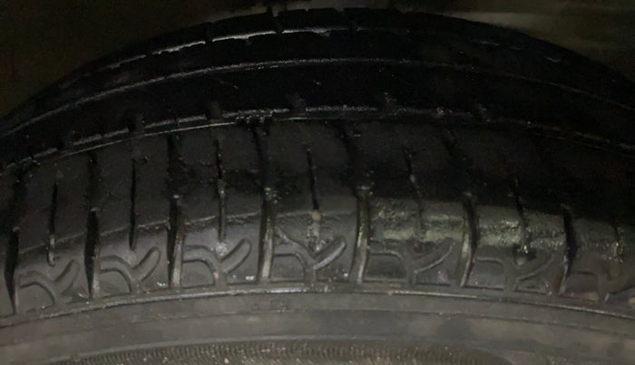 2016 Maruti Wagon R 1.0 VXI AMT, Petrol, Automatic, 80,046 km, Right Front Tyre Tread