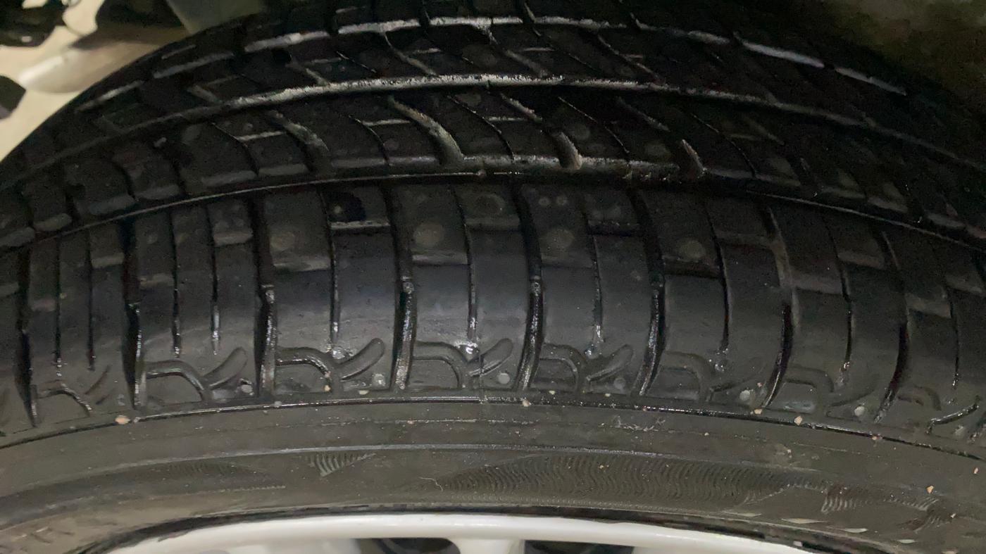 2016 Maruti Wagon R 1.0 VXI AMT, Petrol, Automatic, 80,046 km, Right Rear Tyre Tread