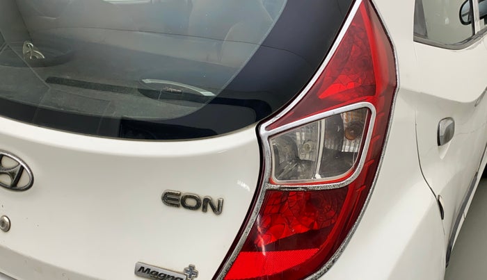 2013 Hyundai Eon MAGNA +, Petrol, Manual, 36,821 km, Right tail light - < 2 inches,no. = 2