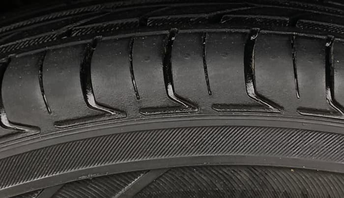 2016 Renault Kwid RXT 0.8, Petrol, Manual, 87,962 km, Right Front Tyre Tread