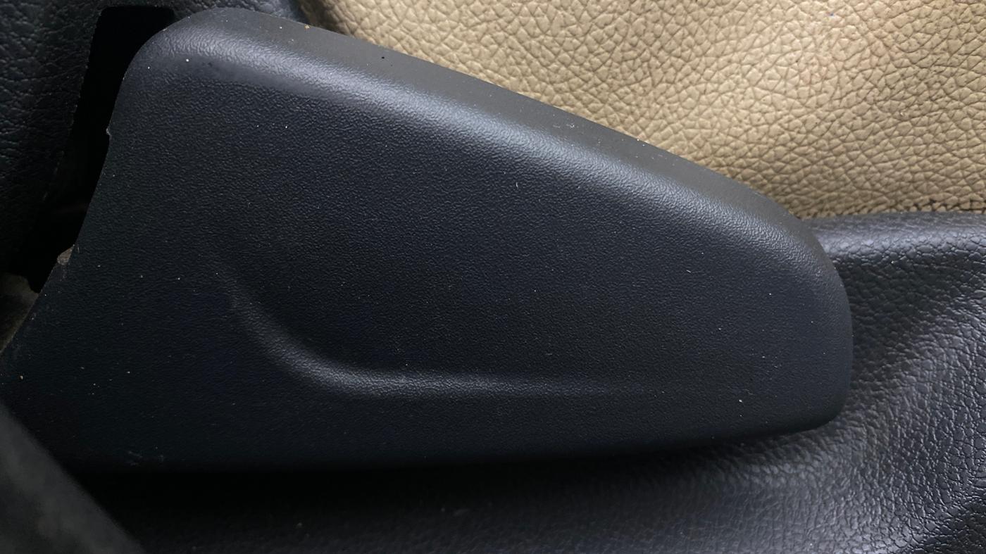 2016 Renault Kwid RXT 0.8, Petrol, Manual, 87,962 km, Driver Side Adjustment Panel