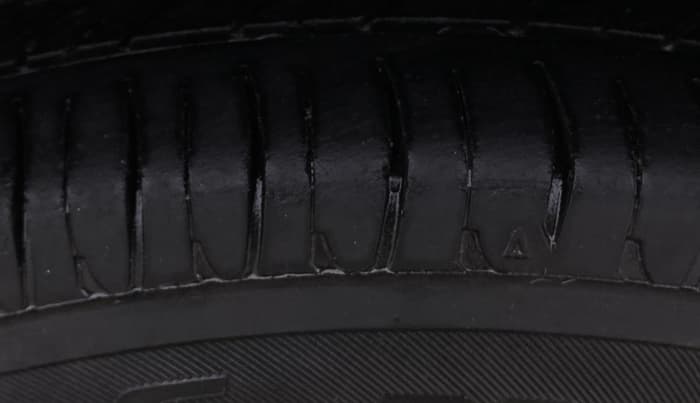 2016 Renault Kwid RXT 0.8, Petrol, Manual, 87,962 km, Left Rear Tyre Tread