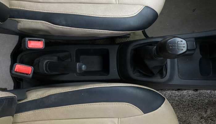 2016 Renault Kwid RXT 0.8, Petrol, Manual, 87,962 km, Gear Lever