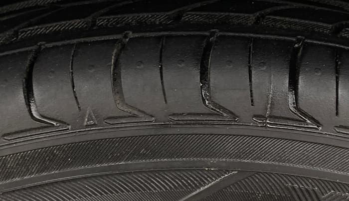 2016 Renault Kwid RXT 0.8, Petrol, Manual, 87,962 km, Left Front Tyre Tread