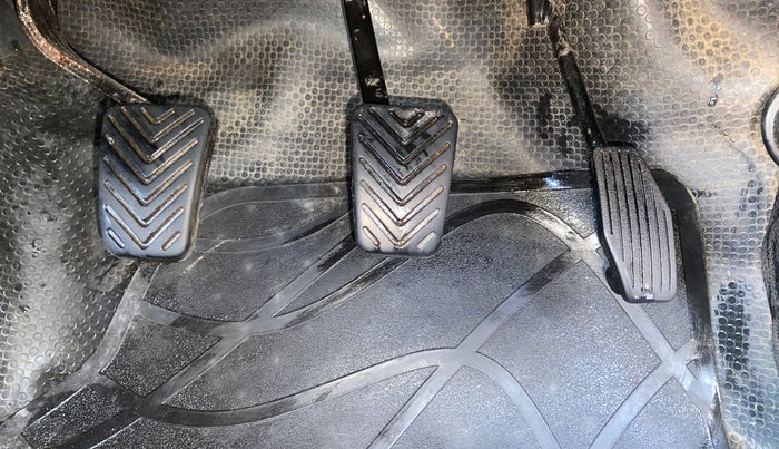 2012 Hyundai Eon MAGNA +, Petrol, Manual, 1,10,019 km, Pedals