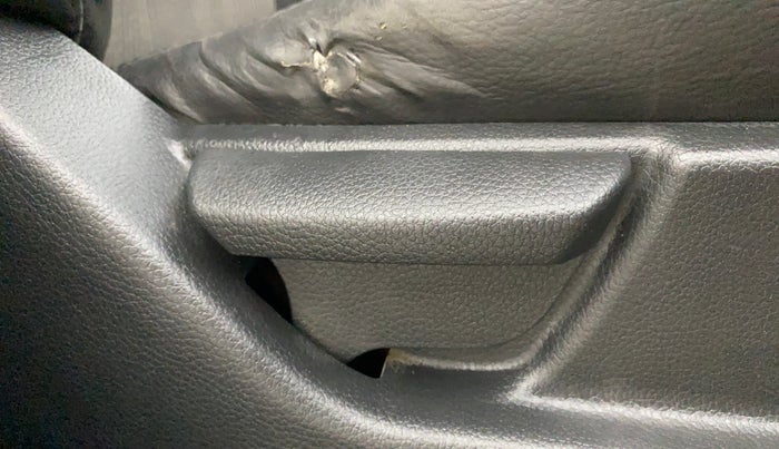 2012 Hyundai Eon MAGNA +, Petrol, Manual, 1,10,019 km, Driver Side Adjustment Panel